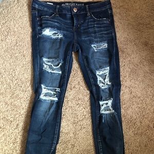 *NEW* dark wash distressed American Eagle jeans